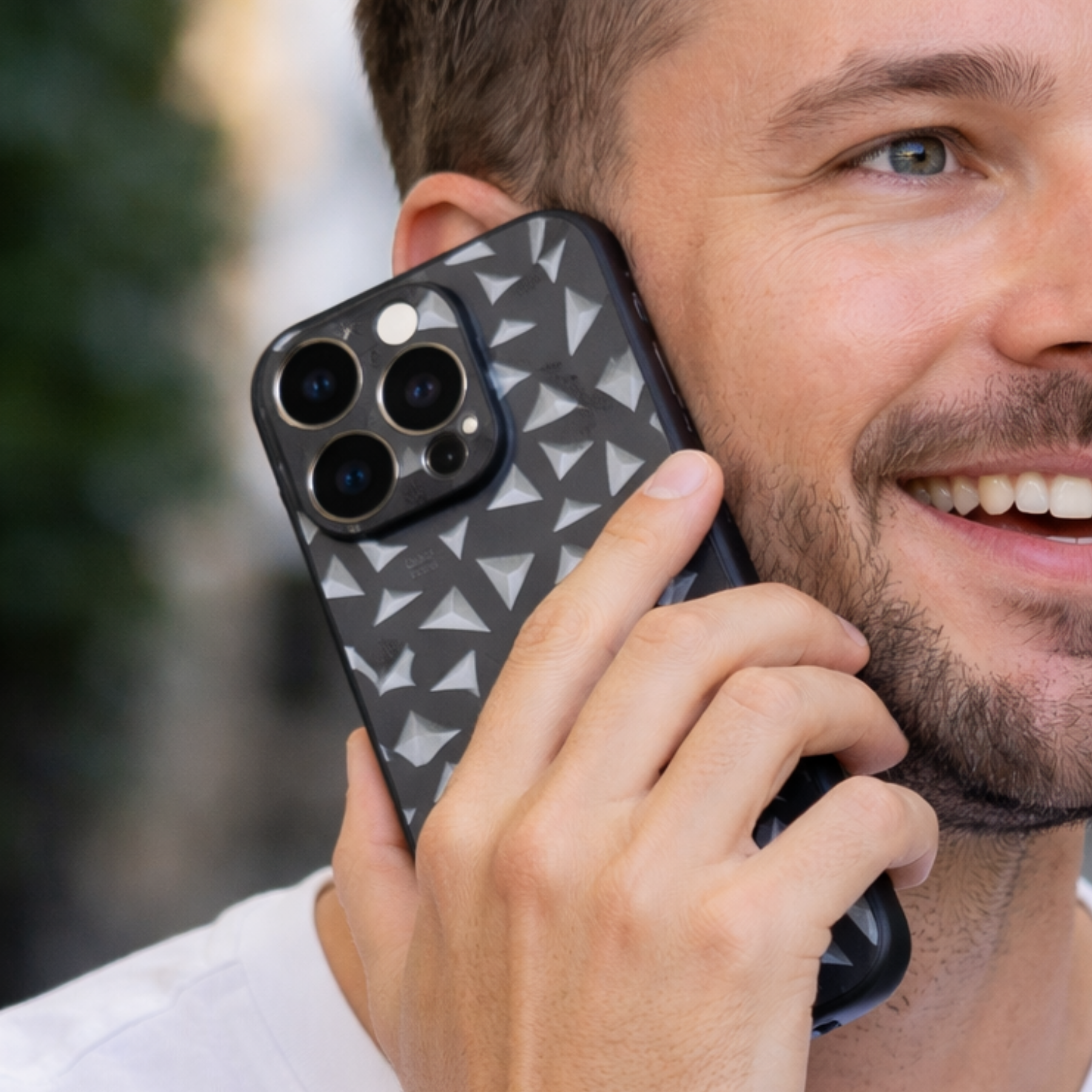 Etui iPhone 15 Pro Max JOYPAC z TPU, czarne geometryczne