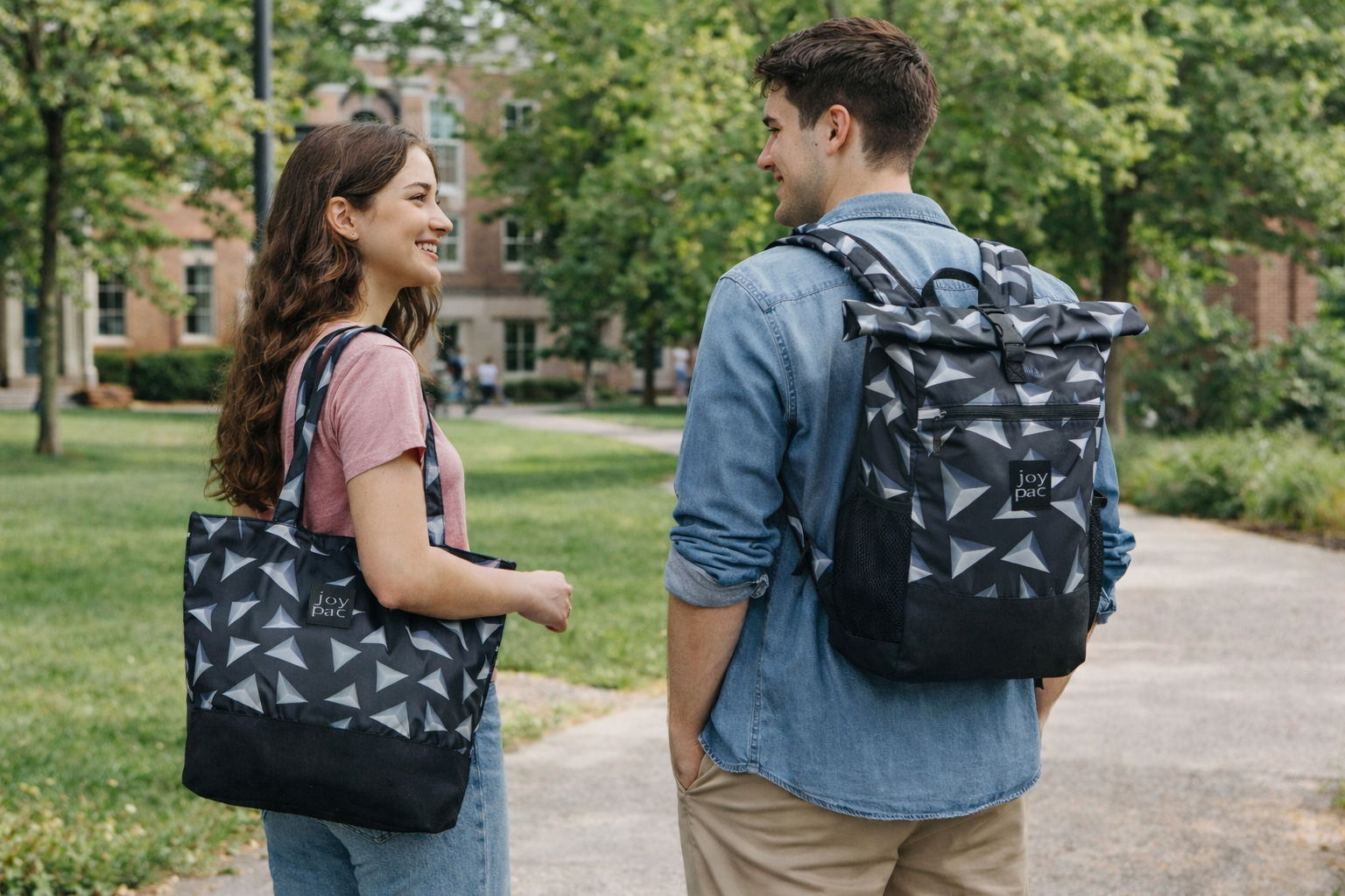 Torba shopper czy plecak – co lepiej sprawdzi się w miejskim stylu życia?