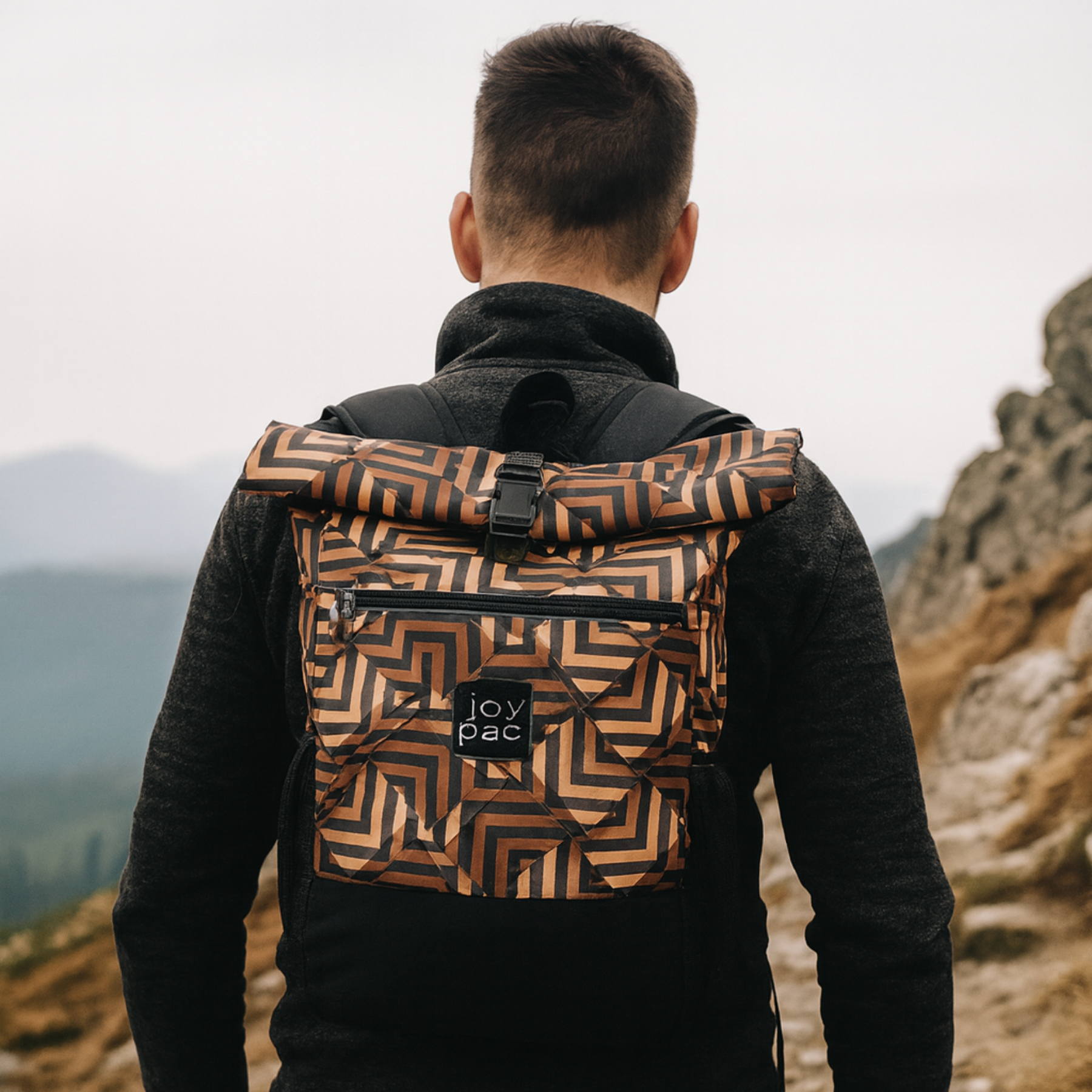 Plecak roll top wielofunkcyjny na laptopa JOYPAC Rollbag czarno-złoty
